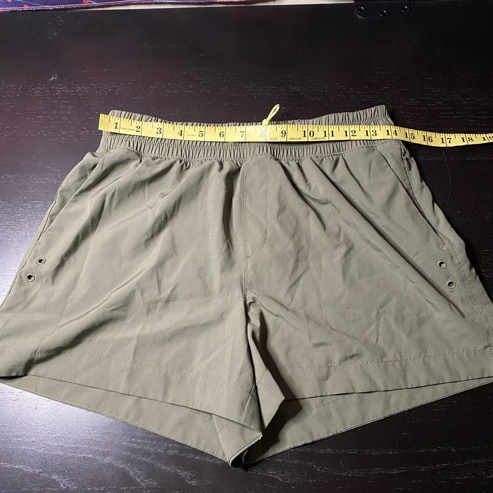 Old Navy Active StretchTech Shorts in Olive size S - Picture 3 of 6